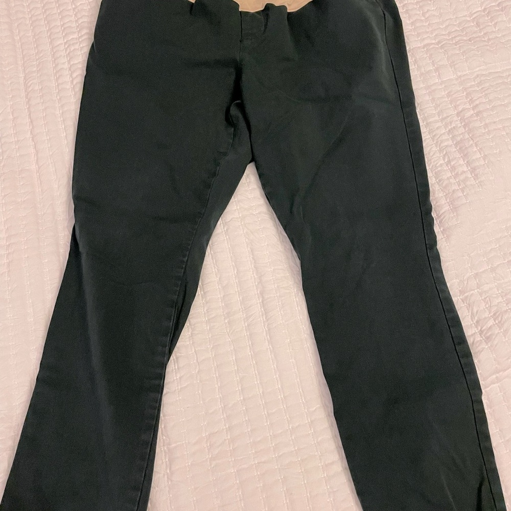 Old Navy Maternity Full-Panel Pixie Ankle Pants
Color: Dark Green
Size:14